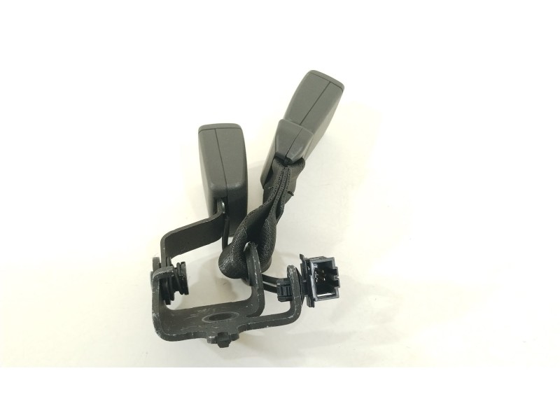 Recambio de enganche cinturon trasero central para seat ibiza (kj1) fr referencia OEM IAM 6F0857739B  