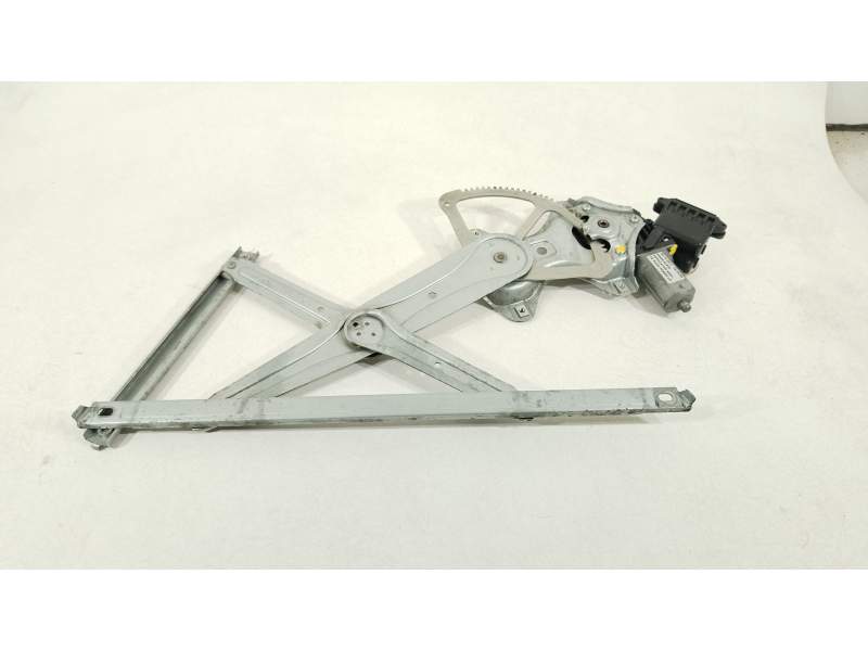 ELEVALUNAS DELANTERO IZQUIERDO 698200F020 