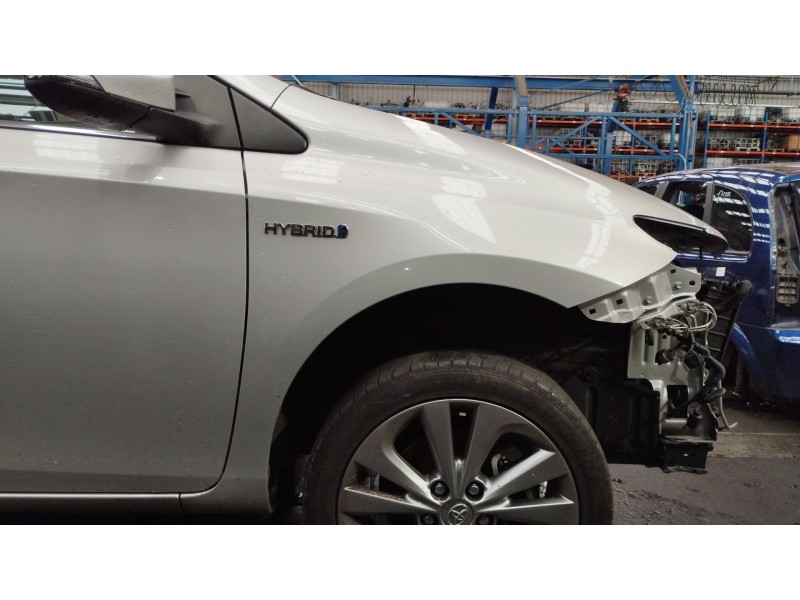 Recambio de aleta delantera derecha para toyota auris (_e18_) 1.8 hybrid (zwe186_) referencia OEM IAM   