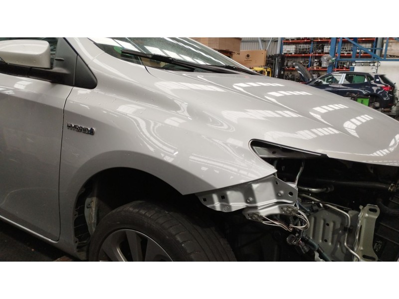 Recambio de aleta delantera derecha para toyota auris (_e18_) 1.8 hybrid (zwe186_) referencia OEM IAM   