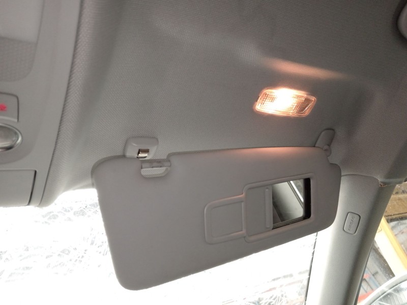 Recambio de parasol derecho para audi a4 b8 (8k2) 2.0 tdi referencia OEM IAM 8U0857552C  