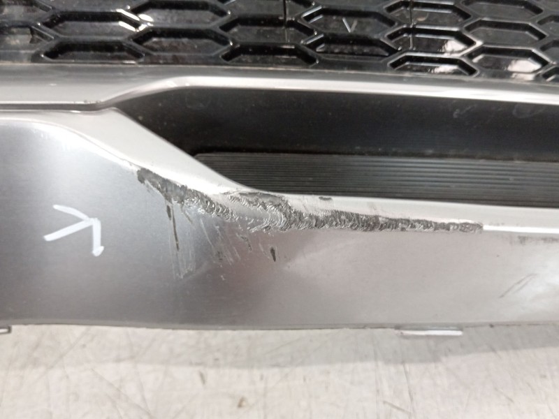 Recambio de molduras traseras para kia sorento () referencia OEM IAM 86671P2010  