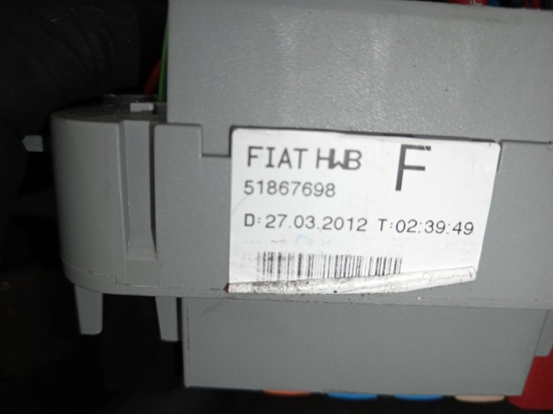 Recambio de caja reles / fusibles para alfa romeo giulietta (940_) 1.6 jtdm (940fxd1a) referencia OEM IAM 51867698 50522117 