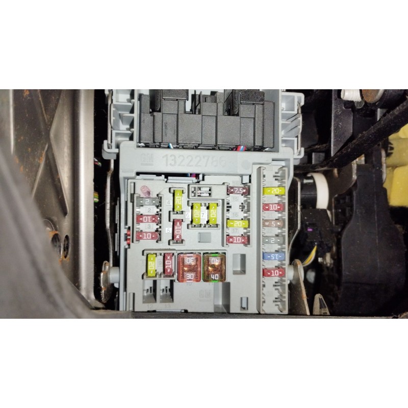 Recambio de caja reles / fusibles para opel zafira tourer c (p12) 1.6 cdti (75) referencia OEM IAM 13222786  