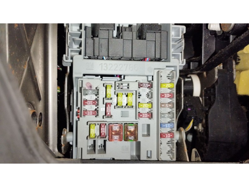 Recambio de caja reles / fusibles para opel zafira tourer c (p12) 1.6 cdti (75) referencia OEM IAM 13222786  