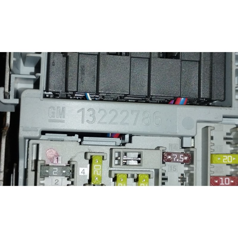 Recambio de caja reles / fusibles para opel zafira tourer c (p12) 1.6 cdti (75) referencia OEM IAM 13222786  