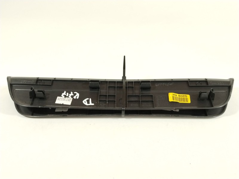Recambio de molduras traseras para kia sorento () referencia OEM IAM 85887P2000 85878P2200 
