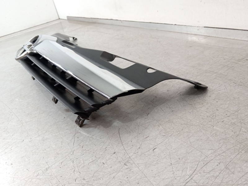 Recambio de rejilla delantera para opel astra h (a04) 1.6 (l48) referencia OEM IAM 13241967 13142522 