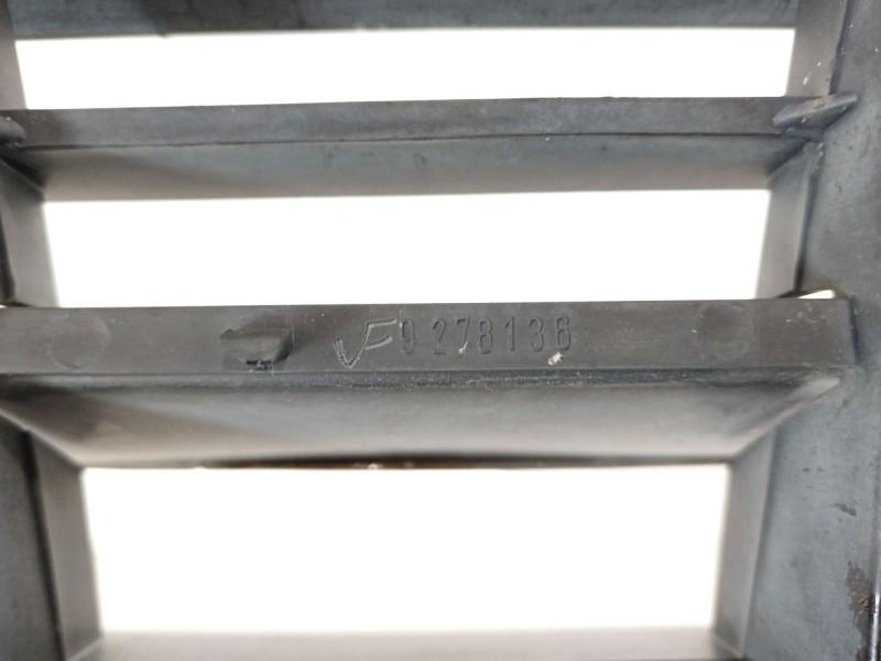 Recambio de rejilla delantera para saab 9000 2.0 -16 referencia OEM IAM 9278136 9278144 