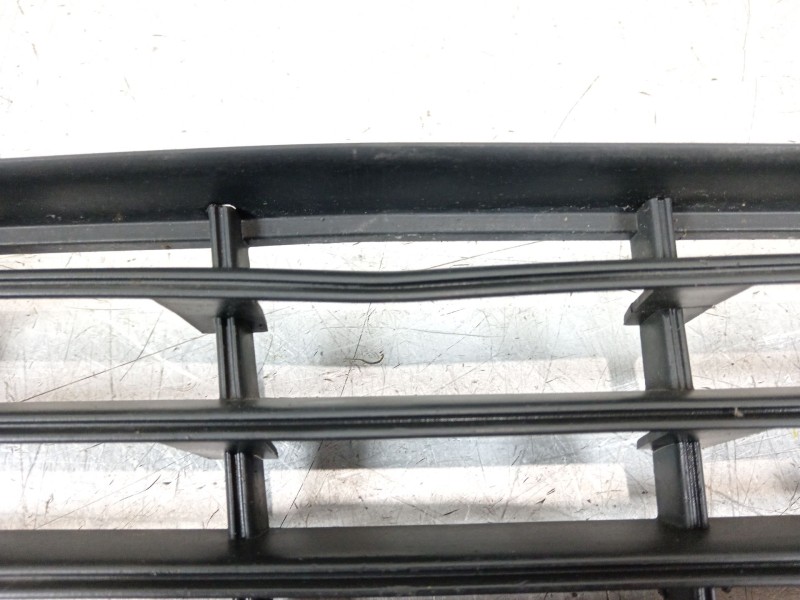 Recambio de rejilla paragolpes central para volkswagen passat b6 (3c2) 2.0 tdi referencia OEM IAM 3C0853677  