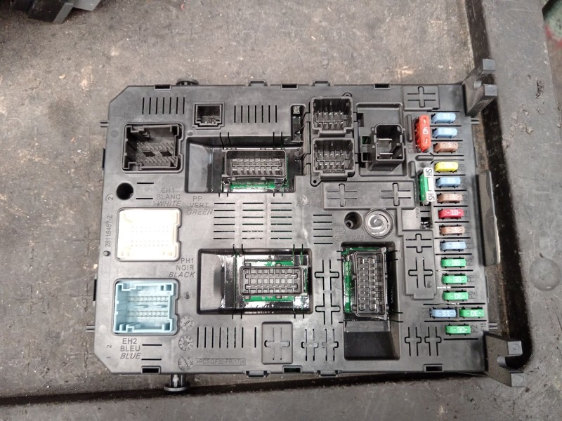 Recambio de caja reles / fusibles para peugeot 308 i (4a_, 4c_) 1.6 hdi referencia OEM IAM 9664059180  