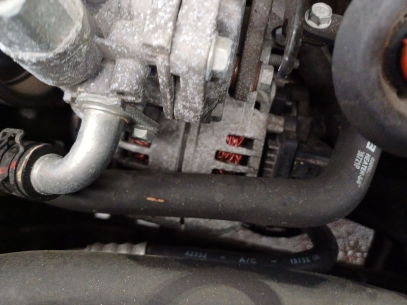 Recambio de alternador para dodge caliber 2.0 crd referencia OEM IAM 5033757AB 0124615017 