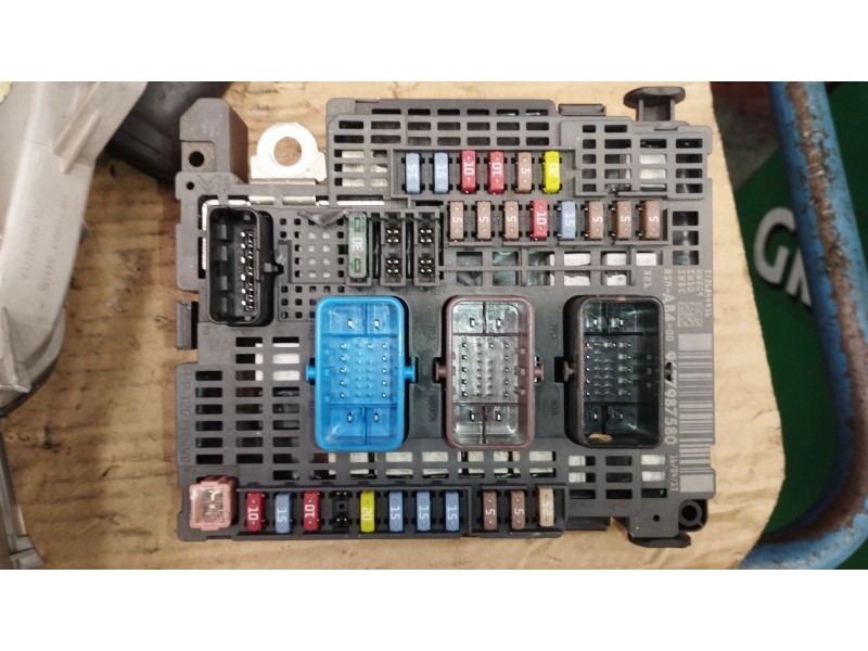 Recambio de caja reles / fusibles para citroën ds5 2.0 hdi 165 referencia OEM IAM 9677987580 BSMAB400 