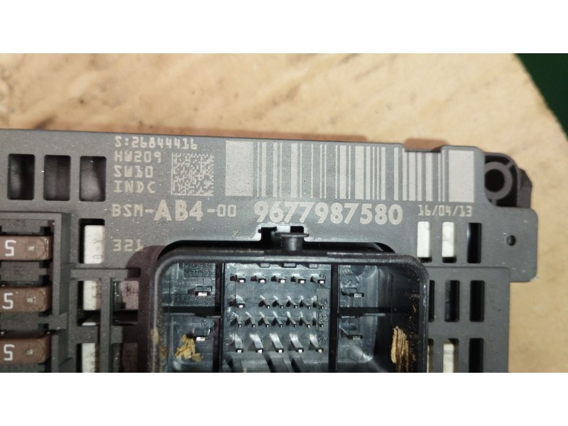 Recambio de caja reles / fusibles para citroën ds5 2.0 hdi 165 referencia OEM IAM 9677987580 BSMAB400 