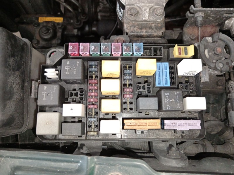 Recambio de caja reles / fusibles para hyundai terracan (hp) 2.5 tci referencia OEM IAM 91208H1670  
