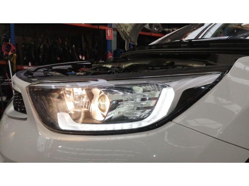 Recambio de faro izquierdo para kia stonic (yb) 1.2 cvvt referencia OEM IAM 92101H8 92101H8200 
