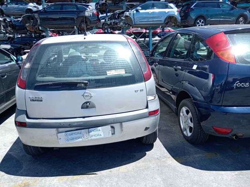 opel corsa c (x01) del año 2003