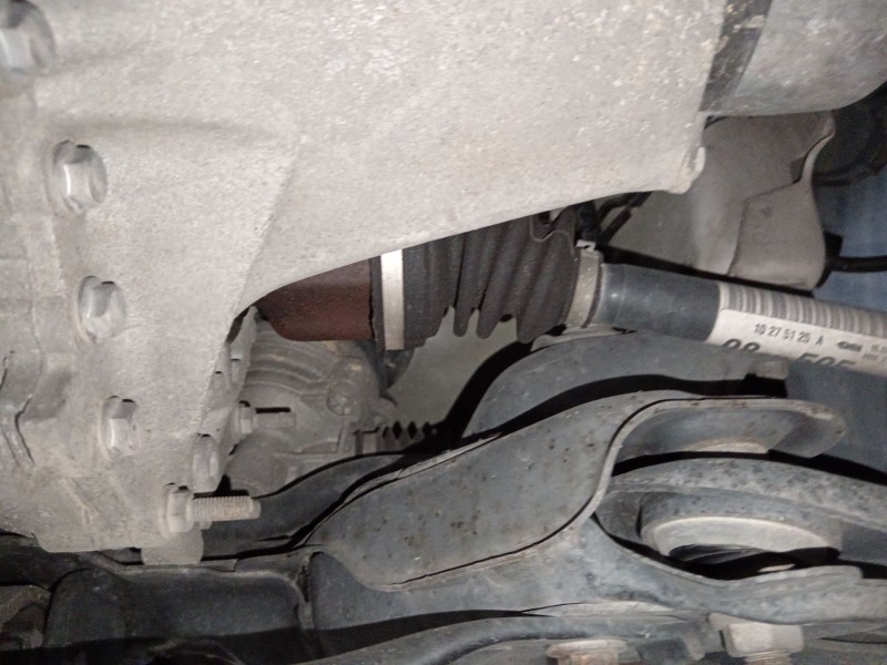 Recambio de transmision delantera izquierda para peugeot 208 i (ca_, cc_) 1.2 vti 82 referencia OEM IAM 9803959580  