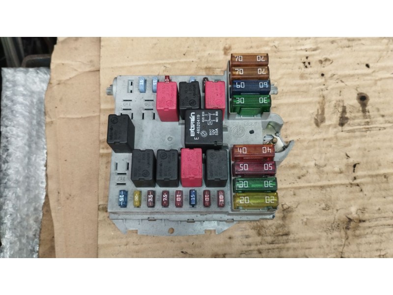 Recambio de caja reles / fusibles para lancia ypsilon (843_) 1.2 (843.axb1a) referencia OEM IAM 51724661  