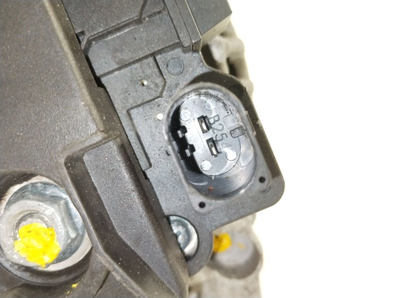 Recambio de alternador para dodge caliber 2.0 crd referencia OEM IAM 5033757AB 0124615017 