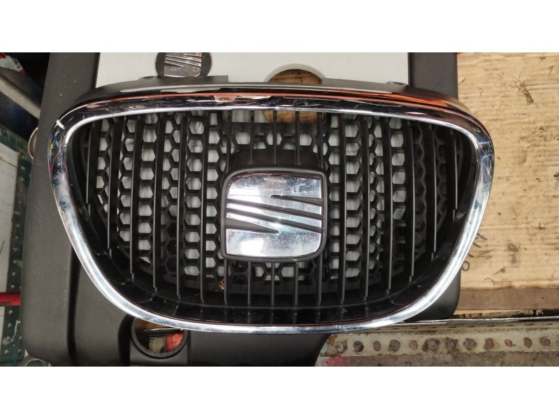 Recambio de rejilla delantera para seat toledo iii (5p2) 2.0 tdi referencia OEM IAM 1P0052535  