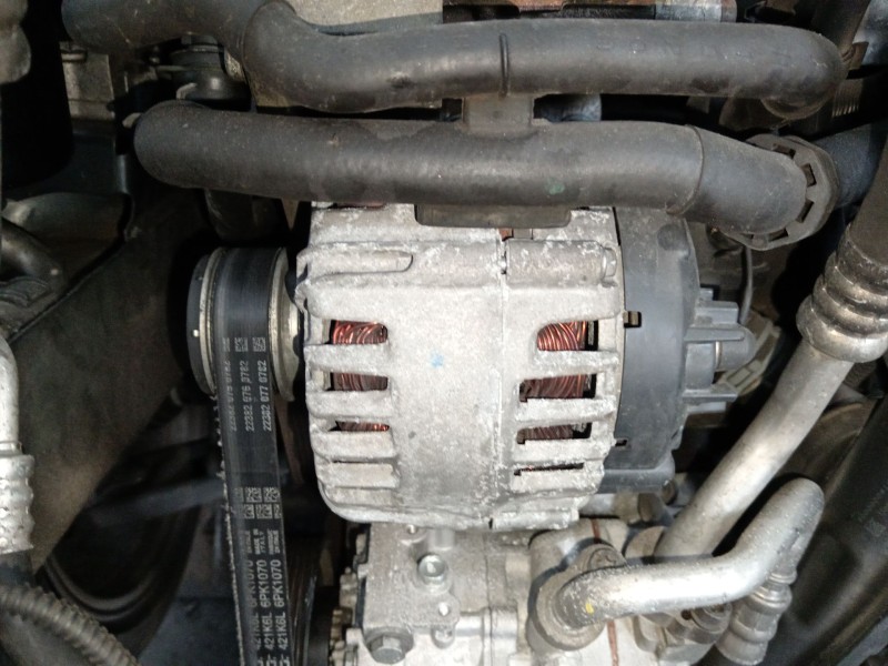 Recambio de alternador para volkswagen golf vi (5k1) 1.6 tdi referencia OEM IAM 03L903023A 2608901C TG14C031