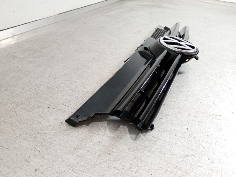 Recambio de rejilla delantera para volkswagen golf iv (1j1) 1.9 tdi referencia OEM IAM 1J0853653C  
