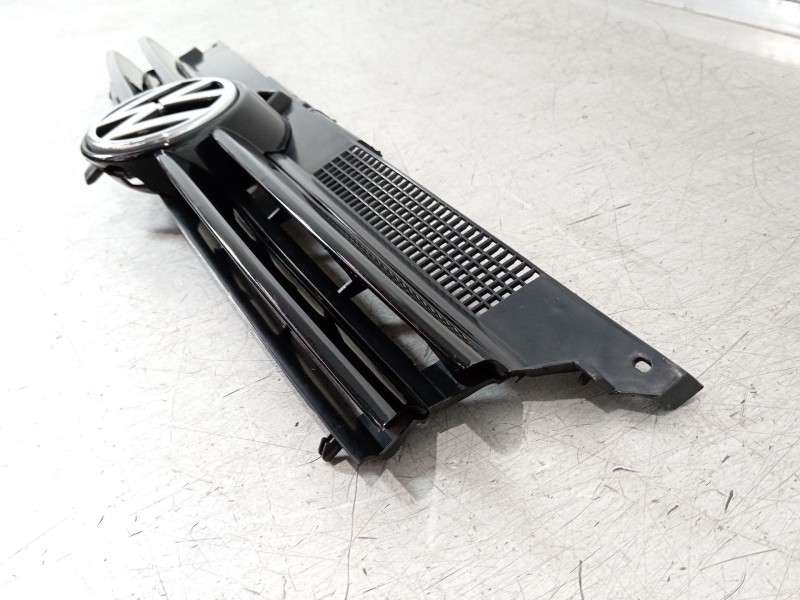 Recambio de rejilla delantera para volkswagen golf iv (1j1) 1.9 tdi referencia OEM IAM 1J0853653C  