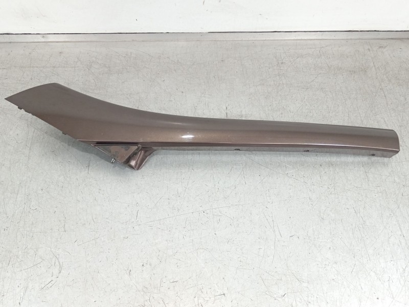 Recambio de molduras delanteras para renault scénic iii (jz0/1_) 1.2 tce referencia OEM IAM 768351859R 40137390 