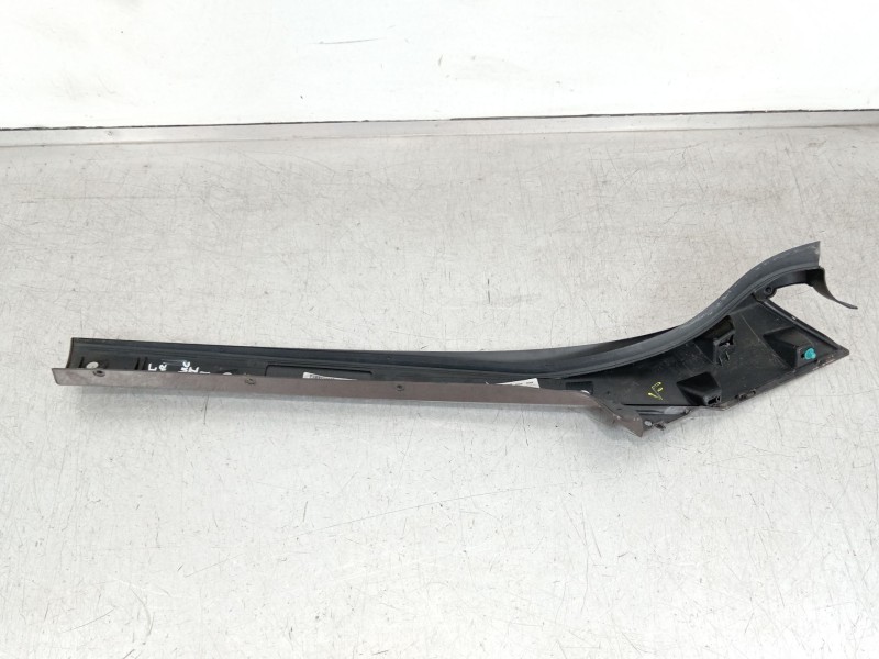 Recambio de molduras delanteras para renault scénic iii (jz0/1_) 1.2 tce referencia OEM IAM 768351859R 40137390 