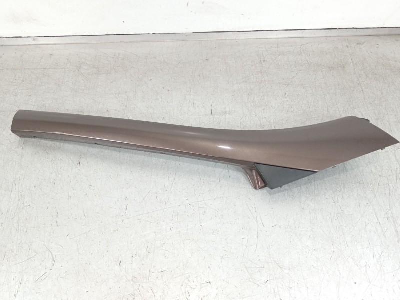 Recambio de molduras delanteras para renault scénic iii (jz0/1_) 1.2 tce referencia OEM IAM 768349558R 40137471 