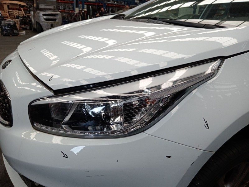 Recambio de faro izquierdo para kia cee´d (jd) 1.6 crdi 128 referencia OEM IAM 92101A2020  