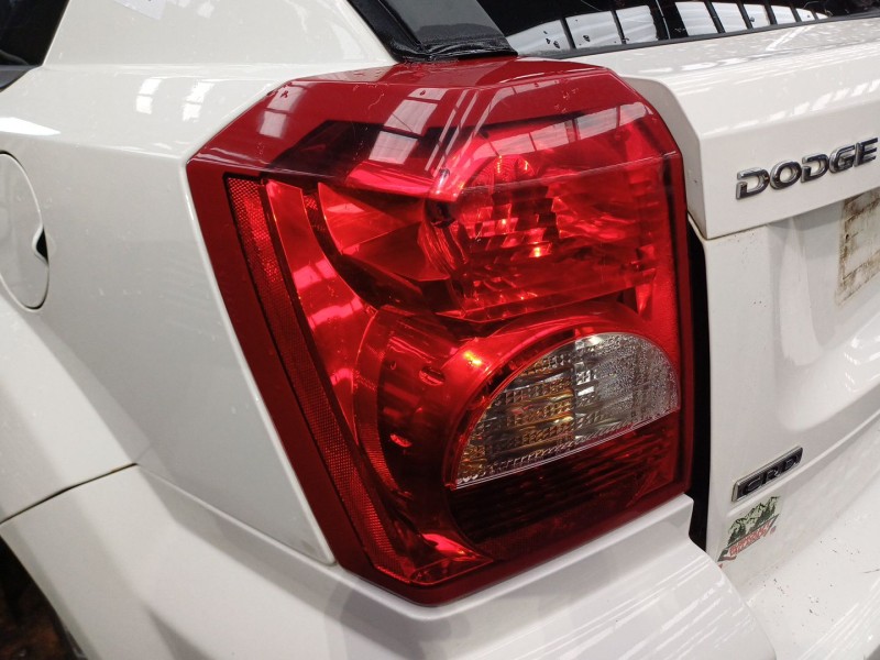 Recambio de piloto trasero izquierdo para dodge caliber 2.0 crd referencia OEM IAM 5303881AH 051603691 05303753