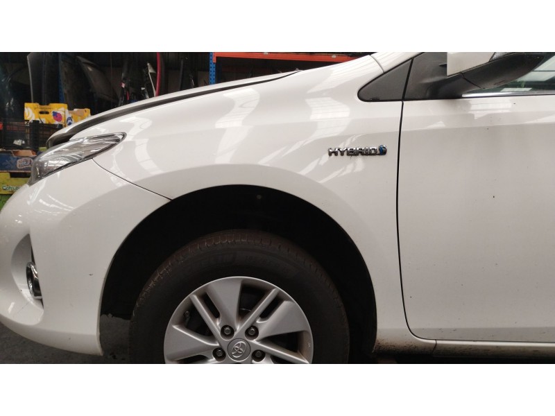 Recambio de aleta delantera izquierda para toyota auris hybrid active referencia OEM IAM   