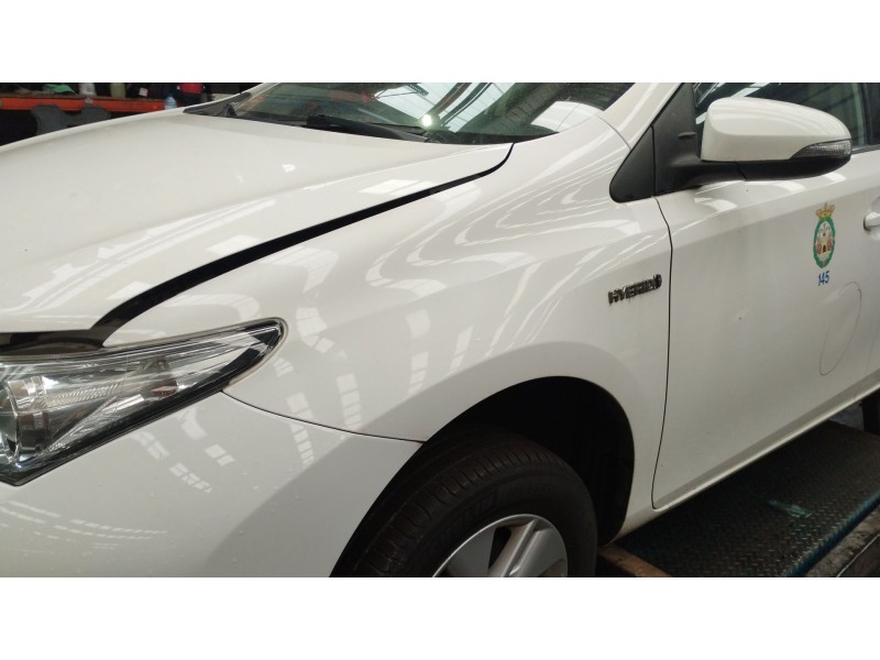 Recambio de aleta delantera izquierda para toyota auris hybrid active referencia OEM IAM   
