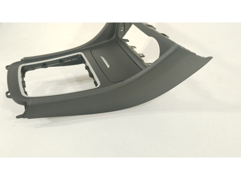 Recambio de consola central para mercedes-benz clase a (w176) a 200 (176.043) referencia OEM IAM A1766801250 A1766800871 