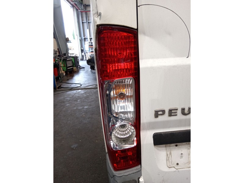 Recambio de piloto trasero izquierdo para peugeot boxer furgoneta 2.2 hdi 120 referencia OEM IAM 1607460880  