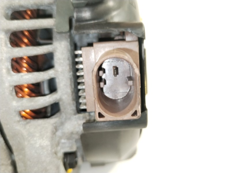 Recambio de alternador para kia cee´d (jd) 1.6 crdi 136 referencia OEM IAM 373002A750 MS1042113580 