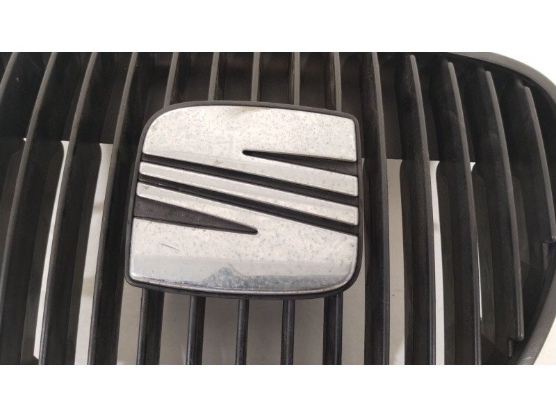 Recambio de rejilla delantera para seat ibiza iii (6l1) 1.9 tdi referencia OEM IAM 6L0853651 6L0853654 