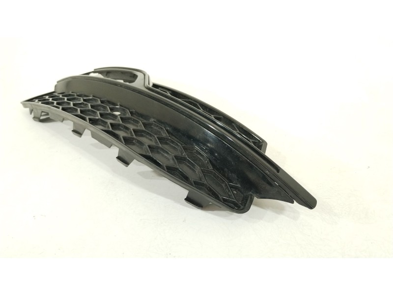 Recambio de rejilla paragolpes derecha para audi a3 sportback (8va, 8vf) s3 quattro referencia OEM IAM 8V3807682G 8V2807682G 