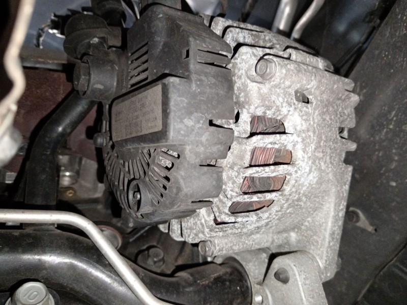 Recambio de alternador para kia cee´d sw (ed) 1.6 crdi 115 referencia OEM IAM 373002A800  TG12C090