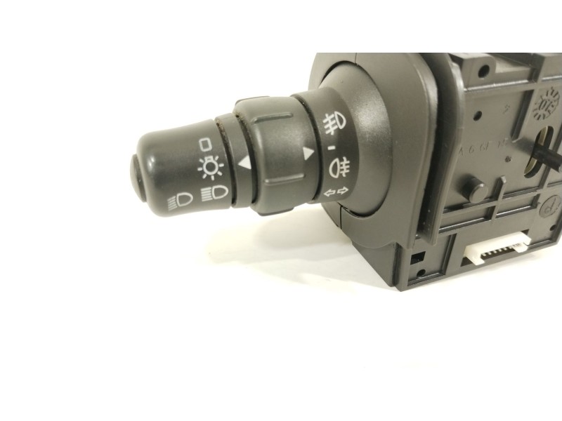Recambio de mando luces para renault scénic ii (jm0/1_) 1.5 dci (jm1e, jm16) referencia OEM IAM 7701057568  