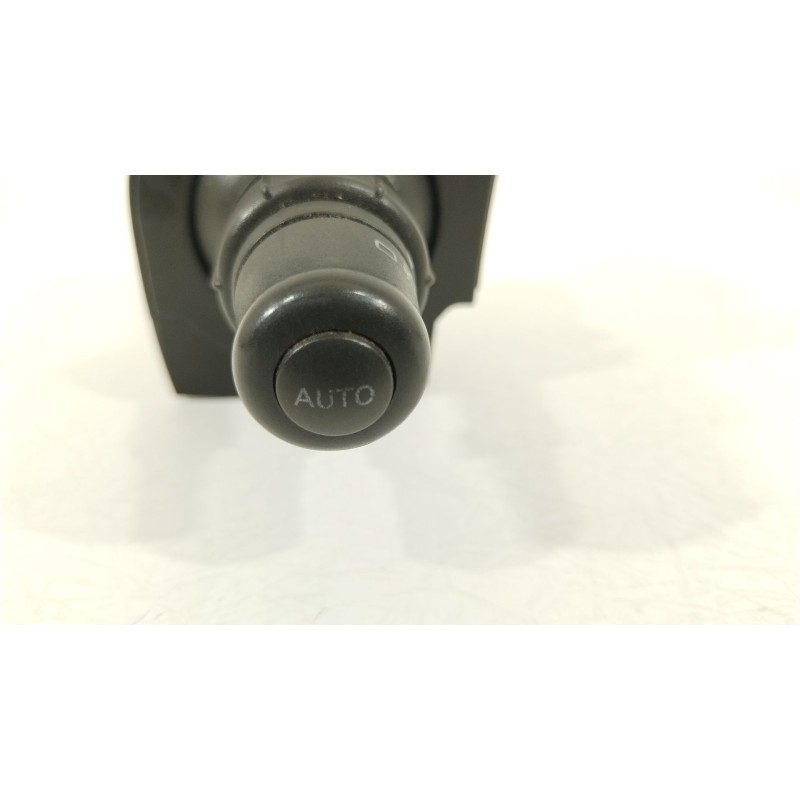 Recambio de mando luces para renault scénic ii (jm0/1_) 1.5 dci (jm1e, jm16) referencia OEM IAM 7701057568  