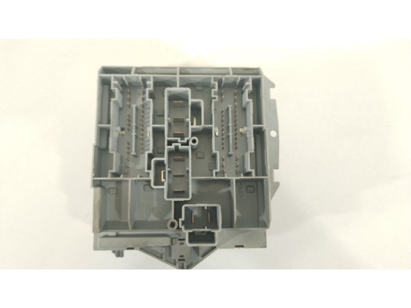 Recambio de caja reles / fusibles para lancia ypsilon (843_) 1.2 (843.axb1a) referencia OEM IAM 51724661  