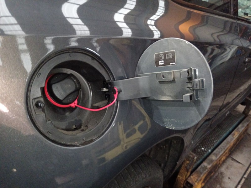 Recambio de tapa exterior combustible para opel astra j gtc 2.0 cdti (08) referencia OEM IAM   