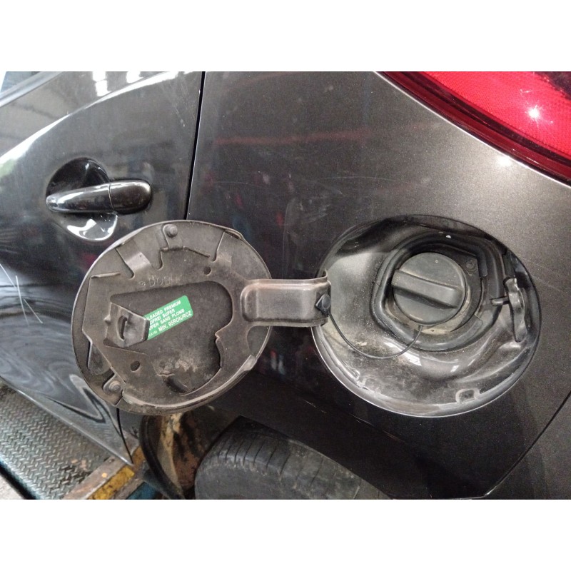 Recambio de tapa exterior combustible para mazda 2 hatchback (dl, dj) 1.5 skyactiv-g referencia OEM IAM   