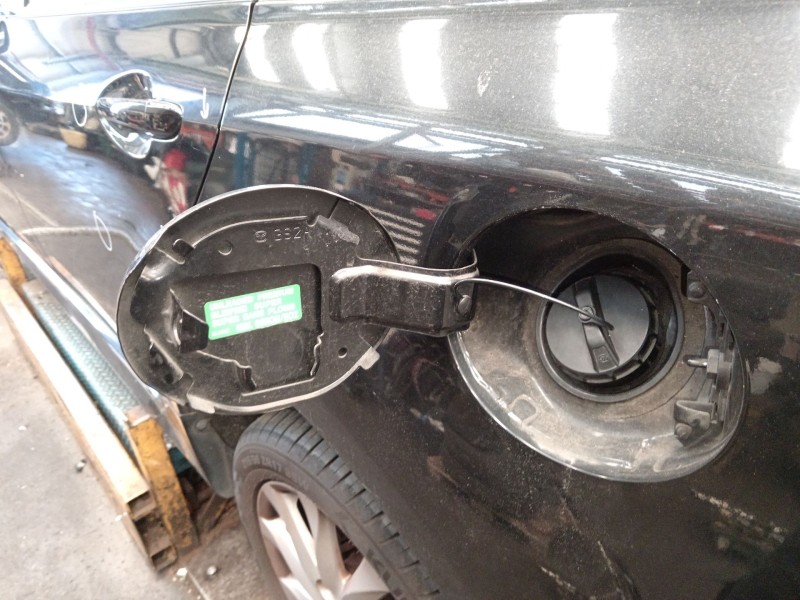 Recambio de tapa exterior combustible para mazda 6 station wagon (gh) 2.0 mzr (ghefw) referencia OEM IAM   