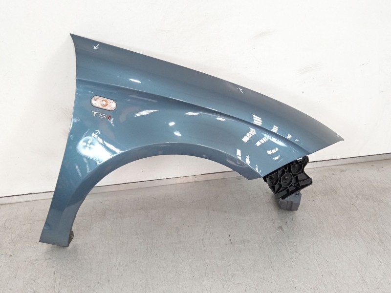 Recambio de aleta delantera derecha para seat altea (5p1) 1.4 tsi referencia OEM IAM 5P0821022A  