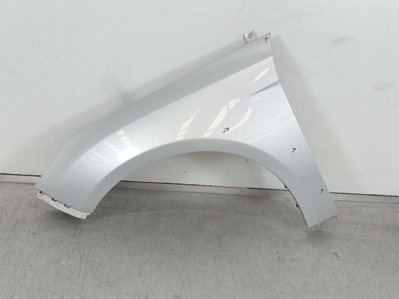 Recambio de aleta delantera izquierda para ford focus lim. (cb8) 1.6 tdci cat referencia OEM IAM 2171304  