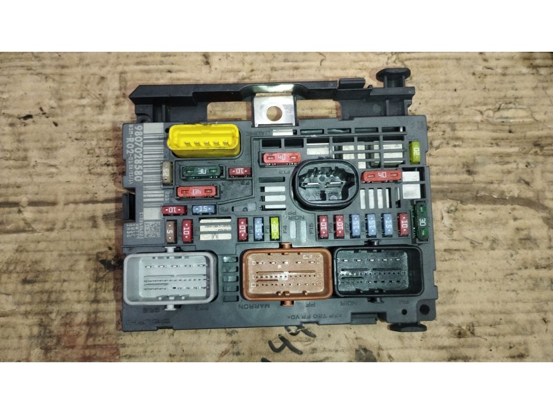 Recambio de caja reles / fusibles para peugeot 3008 i monospace (0u_) 1.6 vti referencia OEM IAM 9807028580  